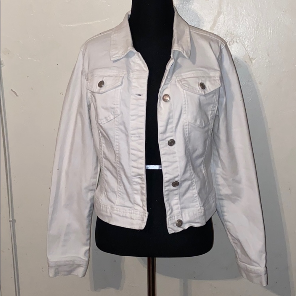 61% Cotton 20% Polyester 18% Rayon 1% Spandex